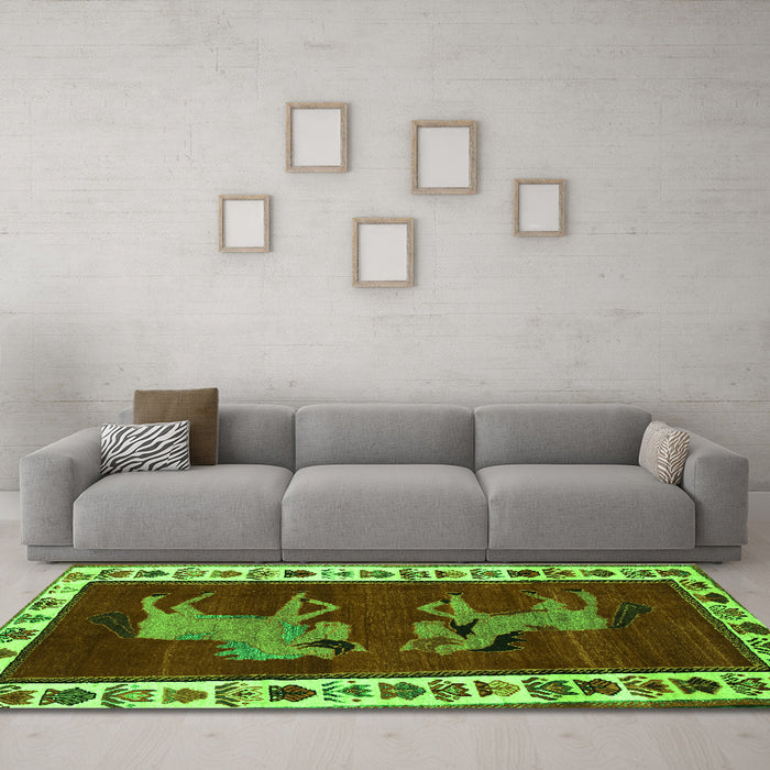 Machine Washable Animal Green Traditional Area Rugs in a Living Room,, wshtr623grn