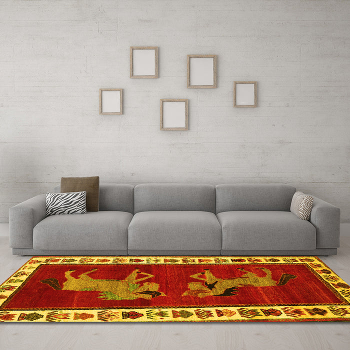 Machine Washable Animal Yellow Traditional Rug in a Living Room, wshtr623yw