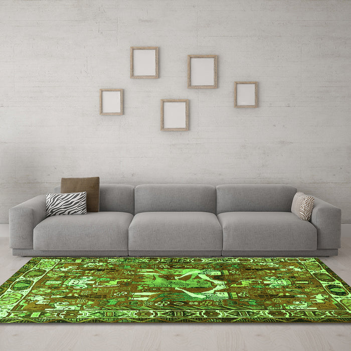 Machine Washable Animal Green Traditional Area Rugs in a Living Room,, wshtr627grn