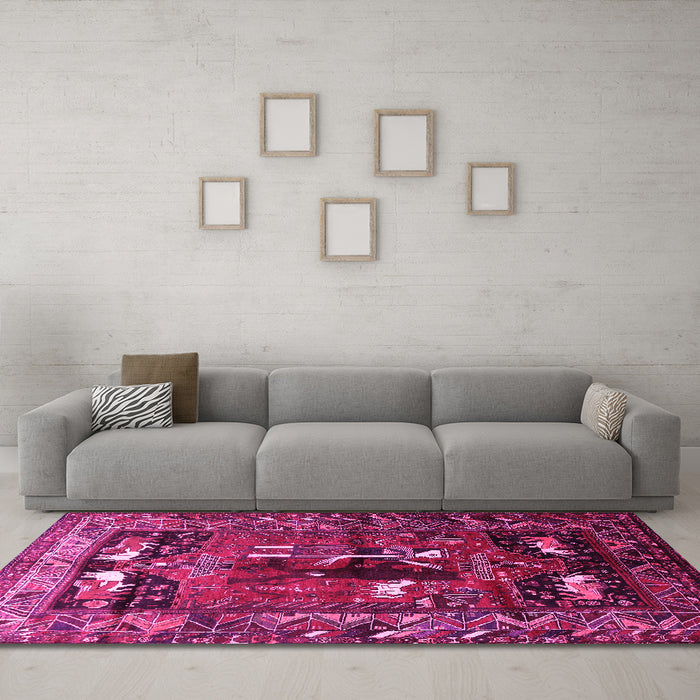 Machine Washable Animal Pink Traditional Rug in a Living Room, wshtr631pnk