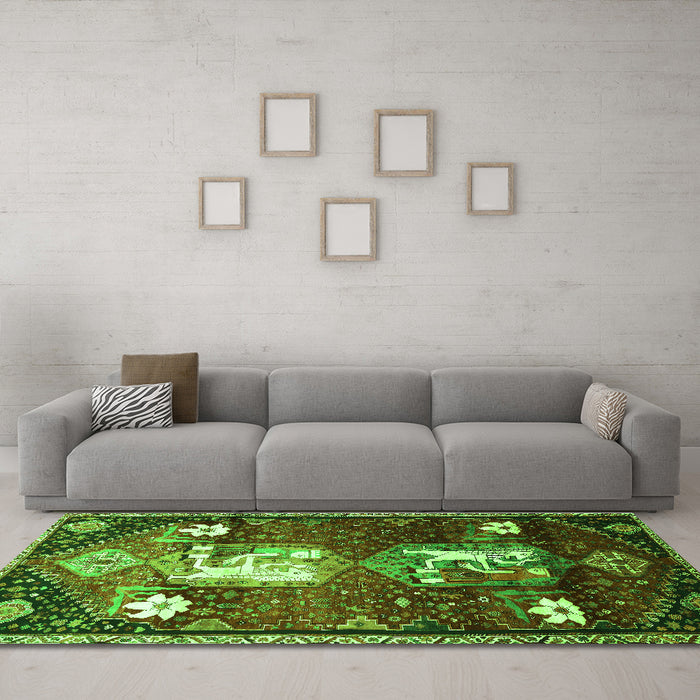 Machine Washable Animal Green Traditional Area Rugs in a Living Room,, wshtr632grn