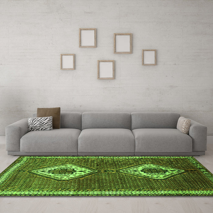 Machine Washable Persian Green Traditional Area Rugs in a Living Room,, wshtr635grn