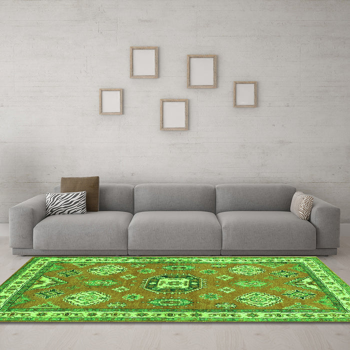 Machine Washable Geometric Green Traditional Area Rugs in a Living Room,, wshtr638grn
