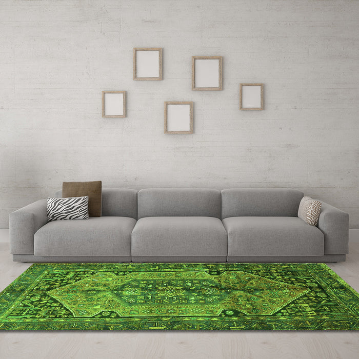 Machine Washable Persian Green Traditional Area Rugs in a Living Room,, wshtr639grn