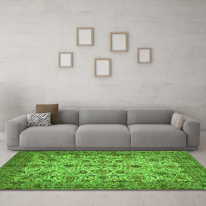 Machine Washable Persian Green Traditional Area Rugs in a Living Room,, wshtr63grn