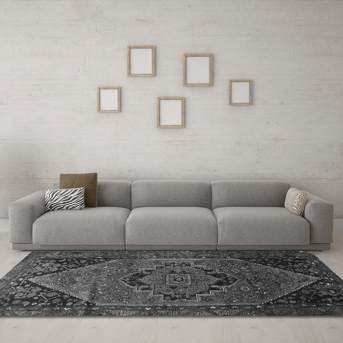 Machine Washable Persian Gray Traditional Rug in a Living Room,, wshtr640gry