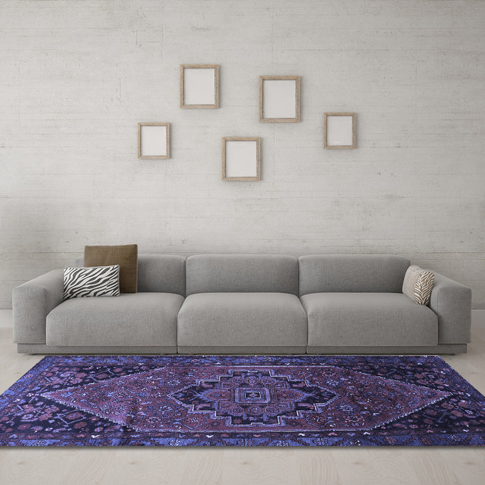 Machine Washable Persian Blue Traditional Rug in a Living Room, wshtr640blu