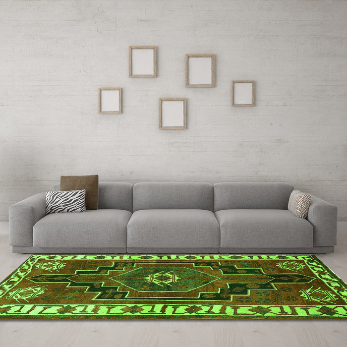 Machine Washable Persian Green Traditional Area Rugs in a Living Room,, wshtr644grn