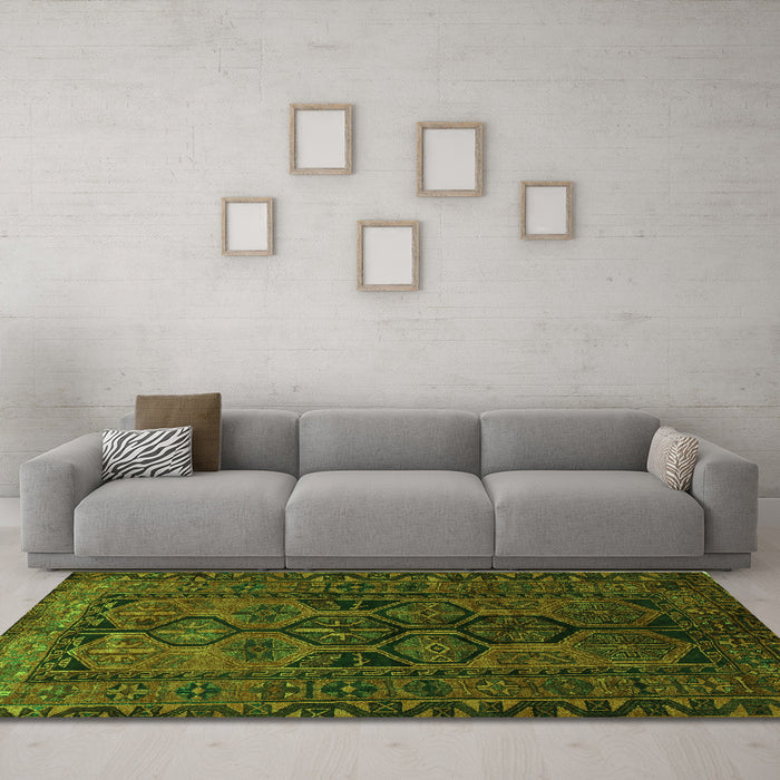 Machine Washable Persian Green Traditional Area Rugs in a Living Room,, wshtr646grn