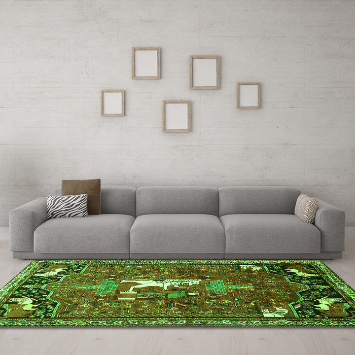 Machine Washable Animal Green Traditional Area Rugs in a Living Room,, wshtr647grn