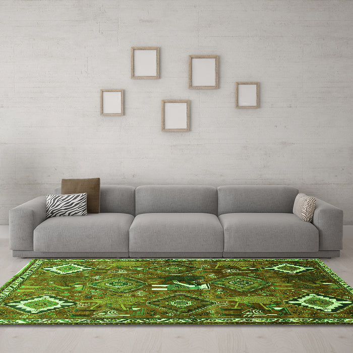 Machine Washable Persian Green Traditional Area Rugs in a Living Room,, wshtr649grn