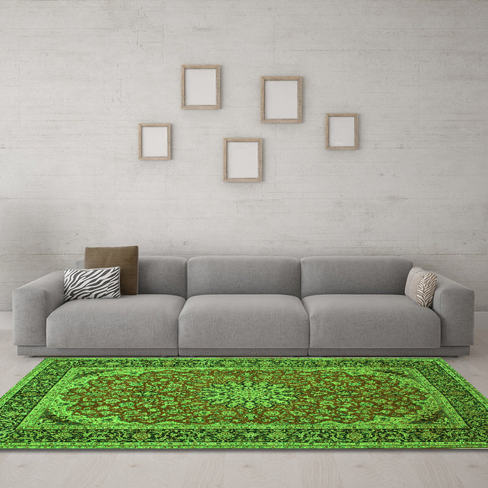 Machine Washable Medallion Green Traditional Area Rugs in a Living Room,, wshtr64grn