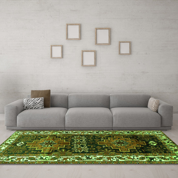 Machine Washable Persian Green Traditional Area Rugs in a Living Room,, wshtr653grn