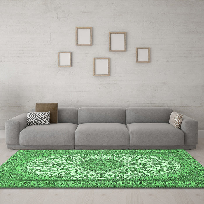 Machine Washable Medallion Emerald Green Traditional Area Rugs in a Living Room,, wshtr657emgrn