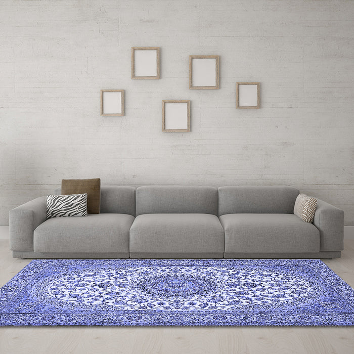 Machine Washable Medallion Blue Traditional Rug in a Living Room, wshtr657blu