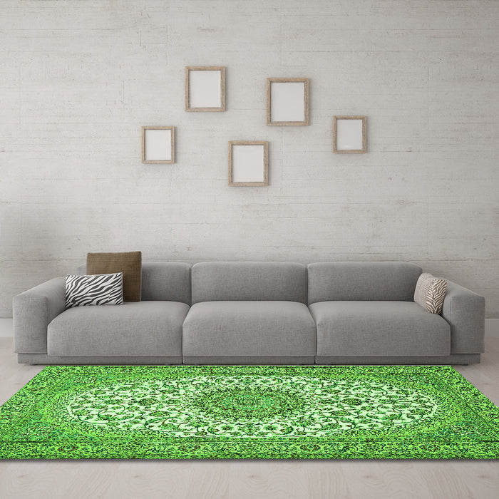 Machine Washable Medallion Green Traditional Area Rugs in a Living Room,, wshtr657grn