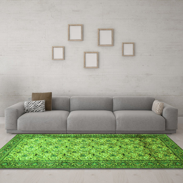 Machine Washable Persian Green Traditional Area Rugs in a Living Room,, wshtr658grn