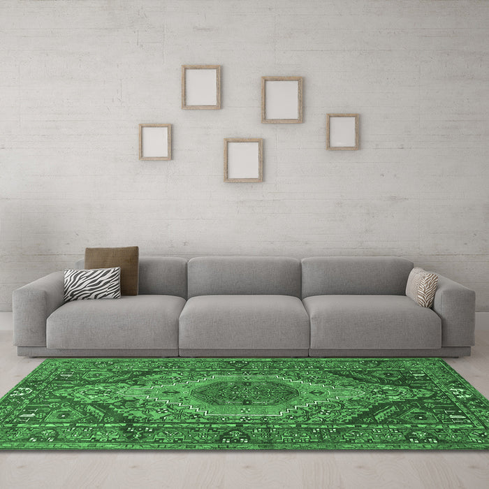Machine Washable Persian Emerald Green Traditional Area Rugs in a Living Room,, wshtr661emgrn