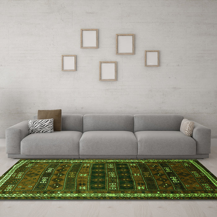 Machine Washable Persian Green Traditional Area Rugs in a Living Room,, wshtr662grn