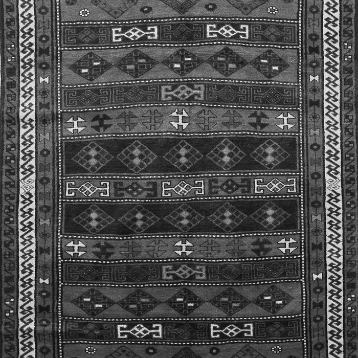Serging Thickness of Machine Washable Persian Gray Traditional Rug, wshtr662gry