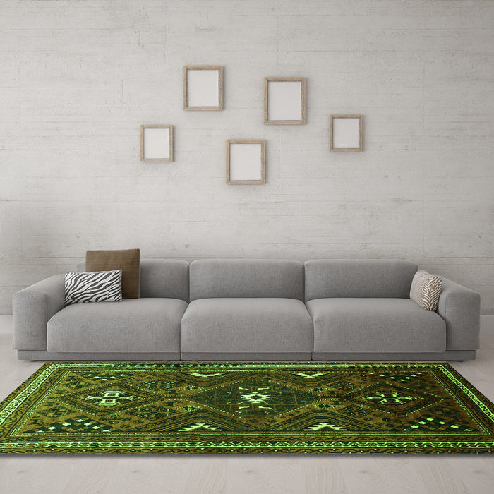 Machine Washable Persian Green Traditional Area Rugs in a Living Room,, wshtr664grn