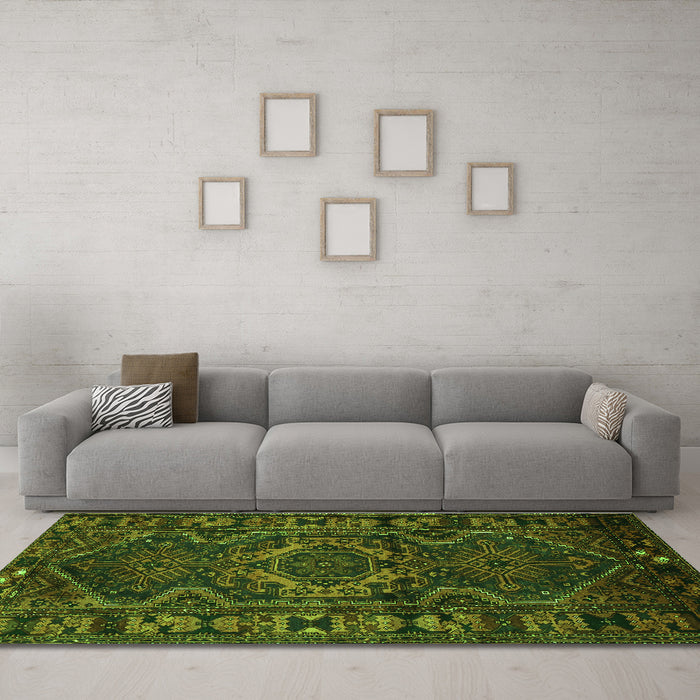 Machine Washable Persian Green Traditional Area Rugs in a Living Room,, wshtr668grn