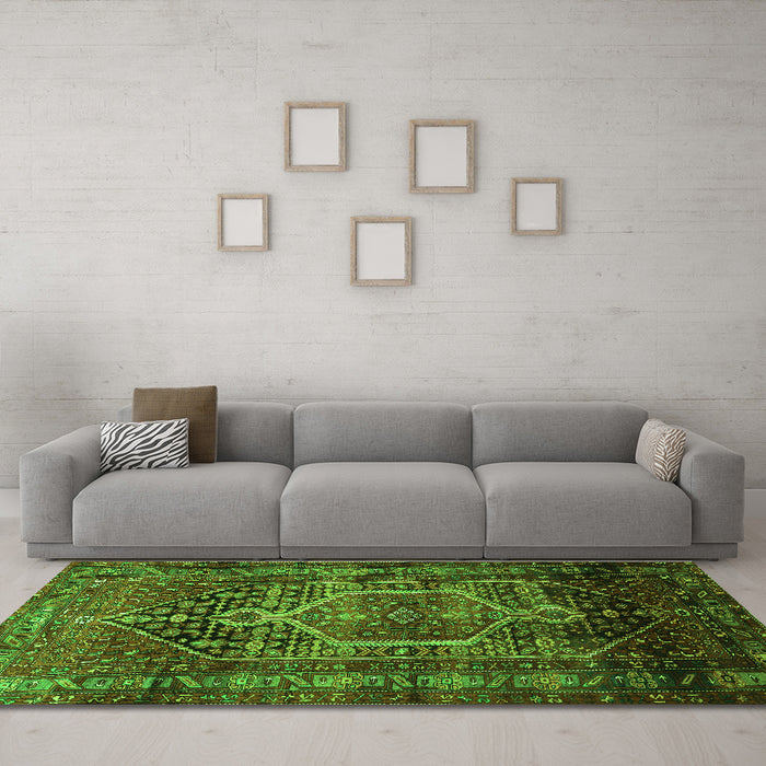 Machine Washable Persian Green Traditional Area Rugs in a Living Room,, wshtr669grn