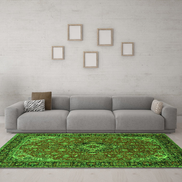 Machine Washable Medallion Green Traditional Area Rugs in a Living Room,, wshtr66grn
