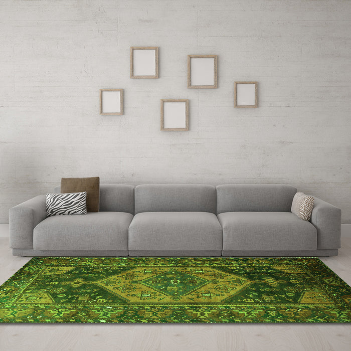Machine Washable Persian Green Traditional Area Rugs in a Living Room,, wshtr670grn