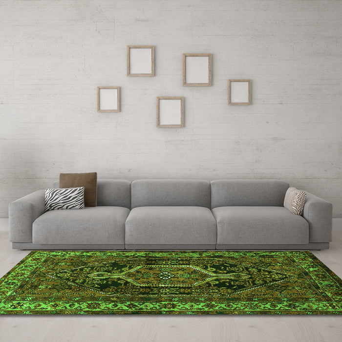 Machine Washable Persian Green Traditional Area Rugs in a Living Room,, wshtr671grn