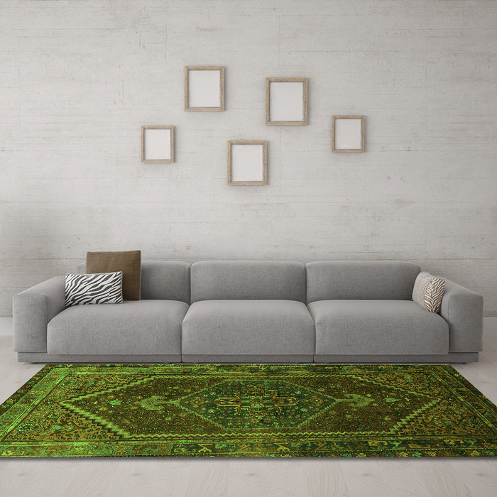 Machine Washable Persian Green Traditional Area Rugs in a Living Room,, wshtr674grn
