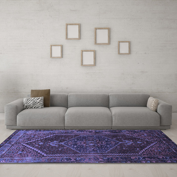 Machine Washable Persian Blue Traditional Rug in a Living Room, wshtr674blu