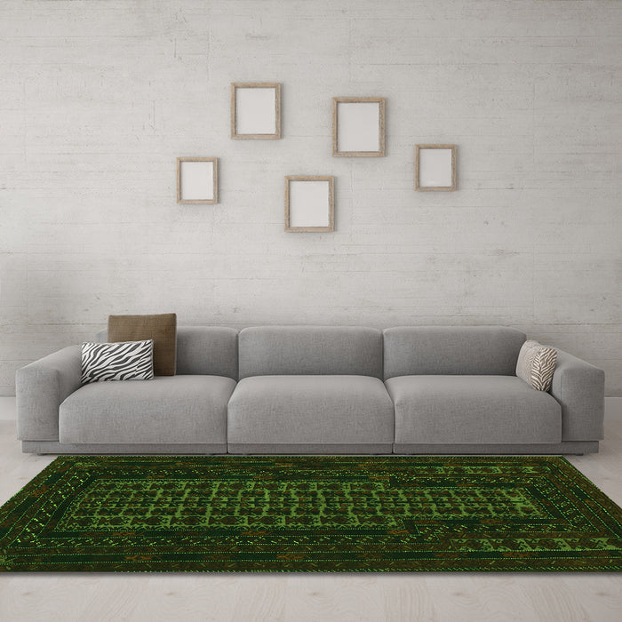 Machine Washable Persian Green Traditional Area Rugs in a Living Room,, wshtr677grn