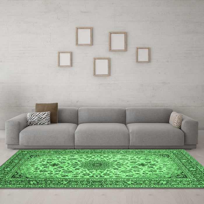 Machine Washable Medallion Emerald Green Traditional Area Rugs in a Living Room,, wshtr67emgrn