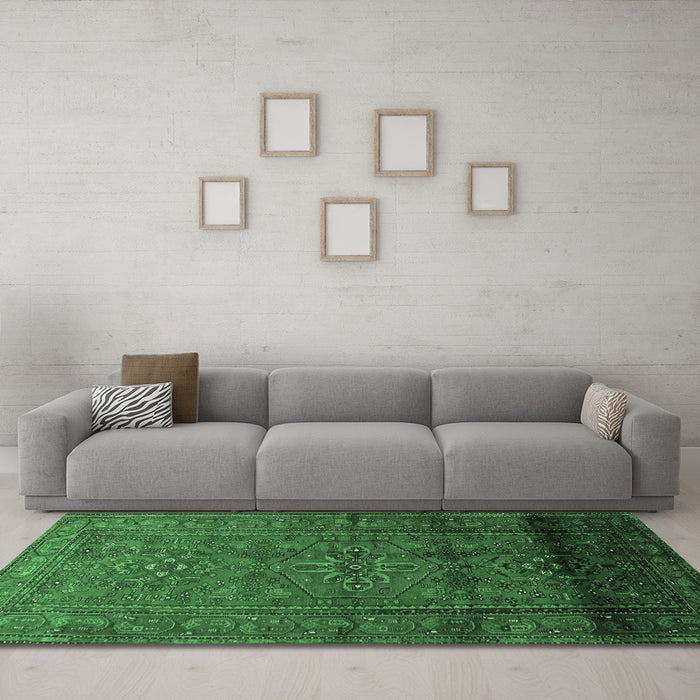 Machine Washable Persian Emerald Green Traditional Area Rugs in a Living Room,, wshtr680emgrn