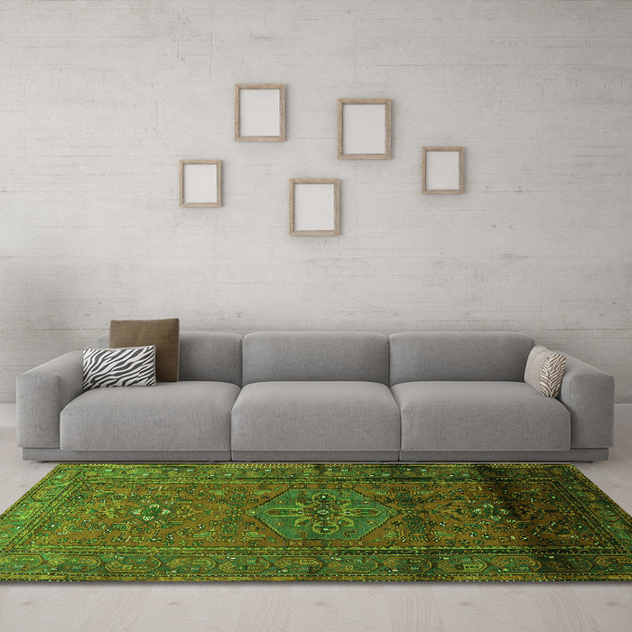 Machine Washable Persian Green Traditional Area Rugs in a Living Room,, wshtr680grn