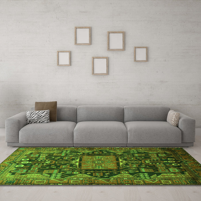 Machine Washable Animal Green Traditional Area Rugs in a Living Room,, wshtr681grn
