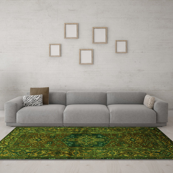 Machine Washable Persian Green Traditional Area Rugs in a Living Room,, wshtr682grn