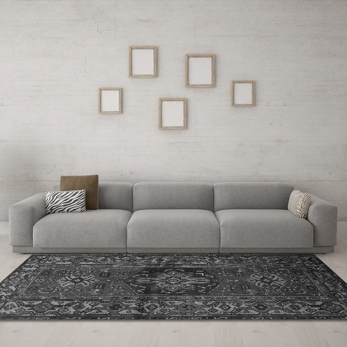 Machine Washable Persian Gray Traditional Rug in a Living Room,, wshtr682gry