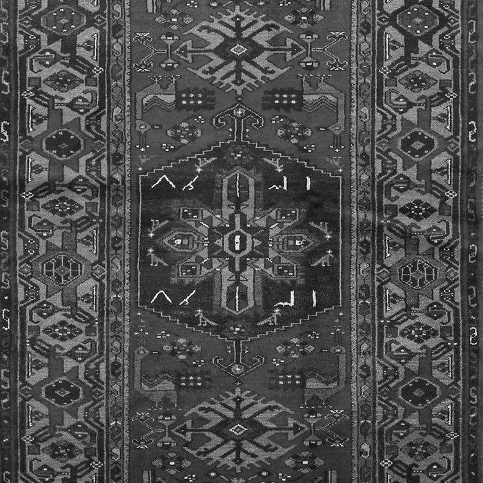 Serging Thickness of Machine Washable Persian Gray Traditional Rug, wshtr682gry