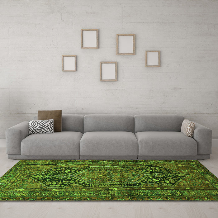 Machine Washable Persian Green Traditional Area Rugs in a Living Room,, wshtr683grn