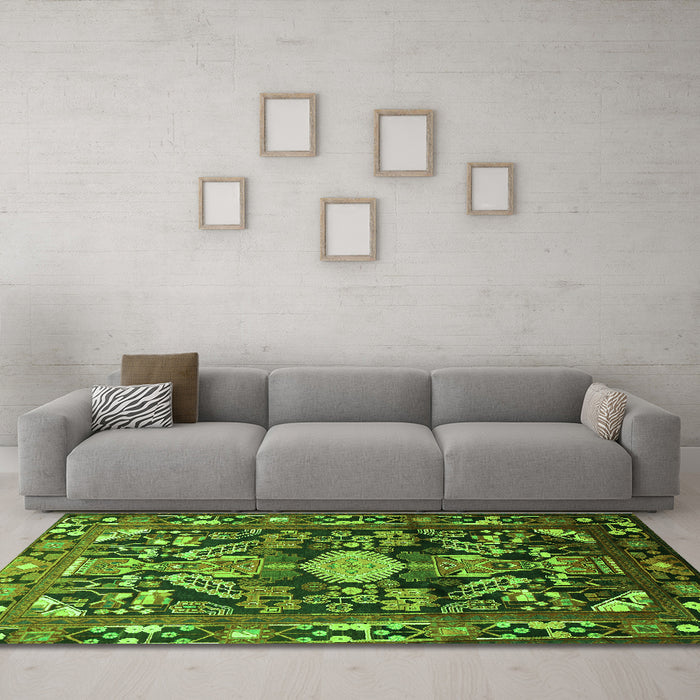 Machine Washable Animal Green Traditional Area Rugs in a Living Room,, wshtr684grn