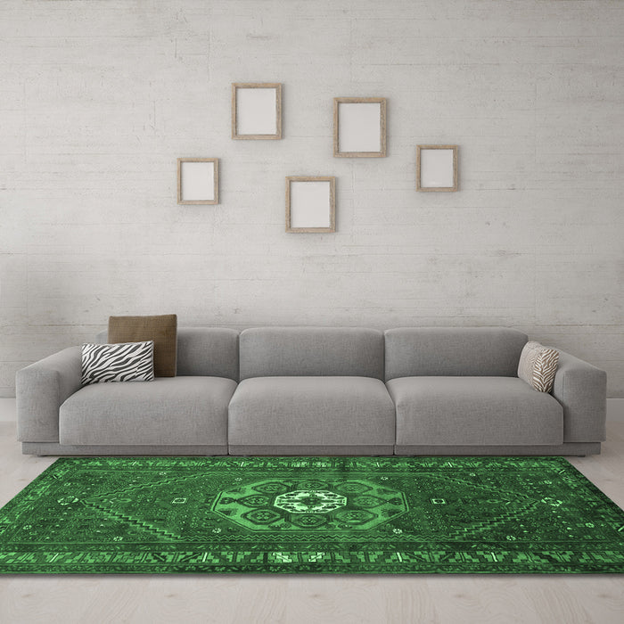 Machine Washable Persian Emerald Green Traditional Area Rugs in a Living Room,, wshtr686emgrn