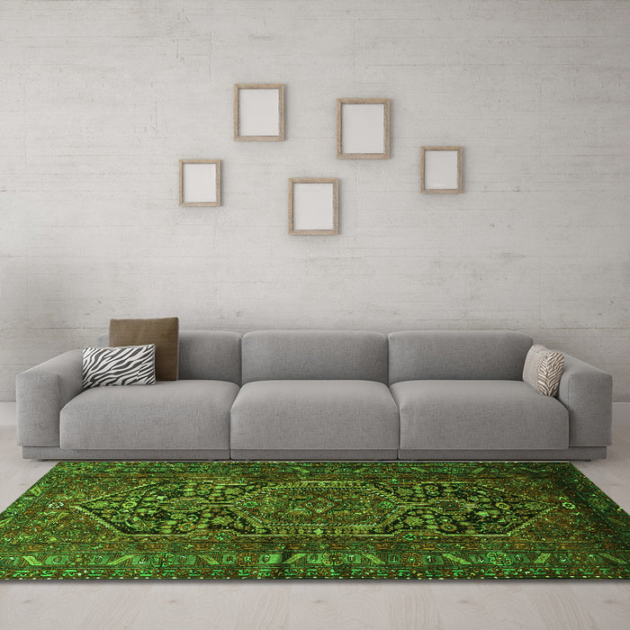 Machine Washable Persian Green Traditional Area Rugs in a Living Room,, wshtr687grn