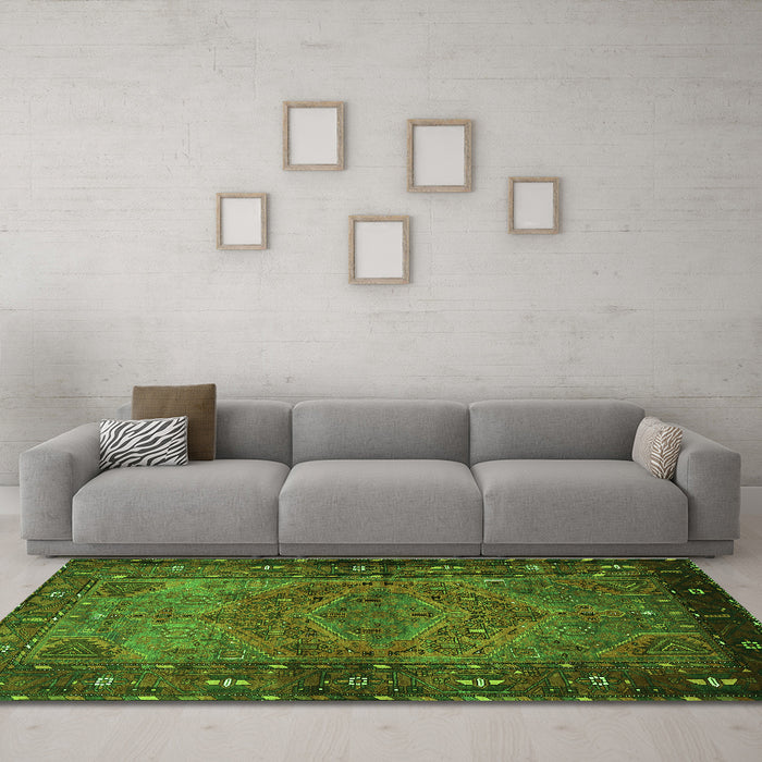 Machine Washable Persian Green Traditional Area Rugs in a Living Room,, wshtr688grn