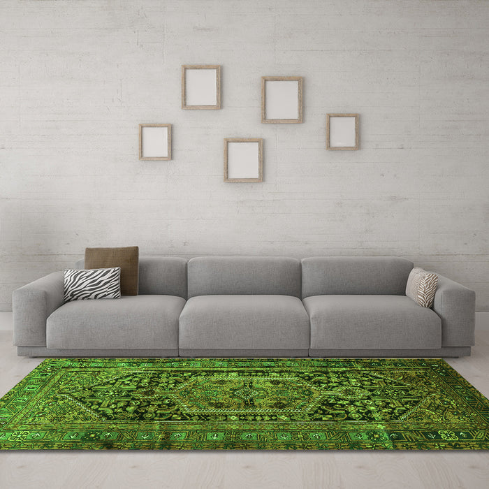 Machine Washable Persian Green Traditional Area Rugs in a Living Room,, wshtr689grn