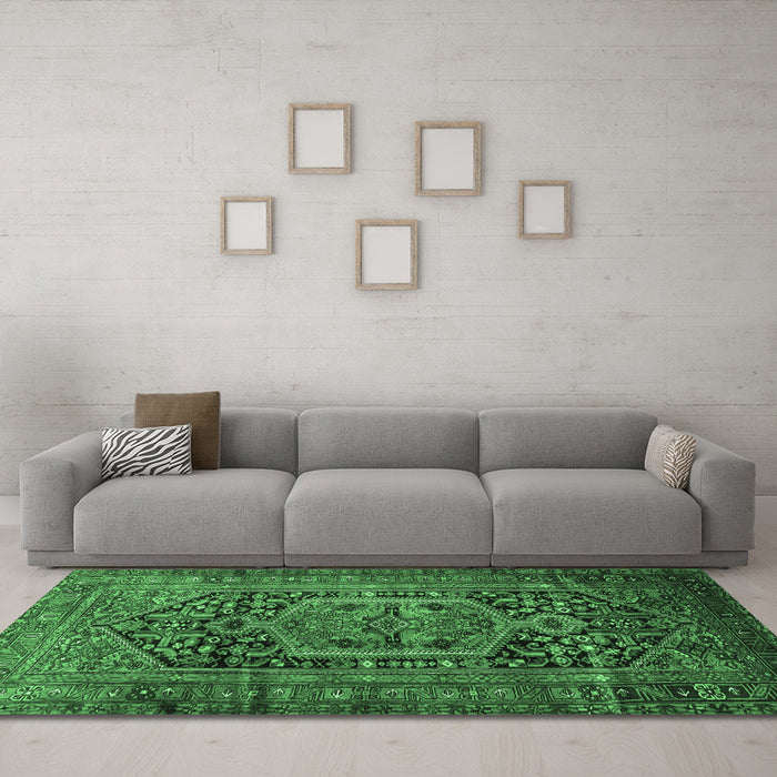 Machine Washable Persian Emerald Green Traditional Area Rugs in a Living Room,, wshtr689emgrn
