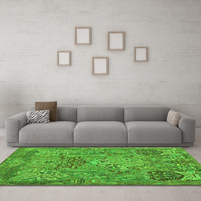 Machine Washable Animal Green Traditional Area Rugs in a Living Room,, wshtr68grn
