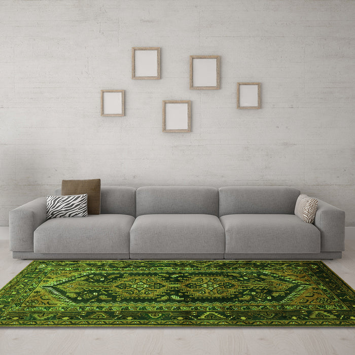 Machine Washable Persian Green Traditional Area Rugs in a Living Room,, wshtr690grn