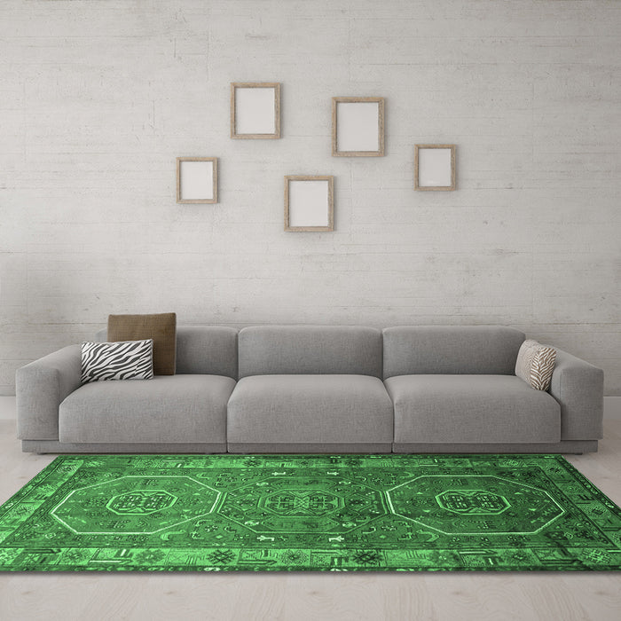 Machine Washable Persian Emerald Green Traditional Area Rugs in a Living Room,, wshtr692emgrn